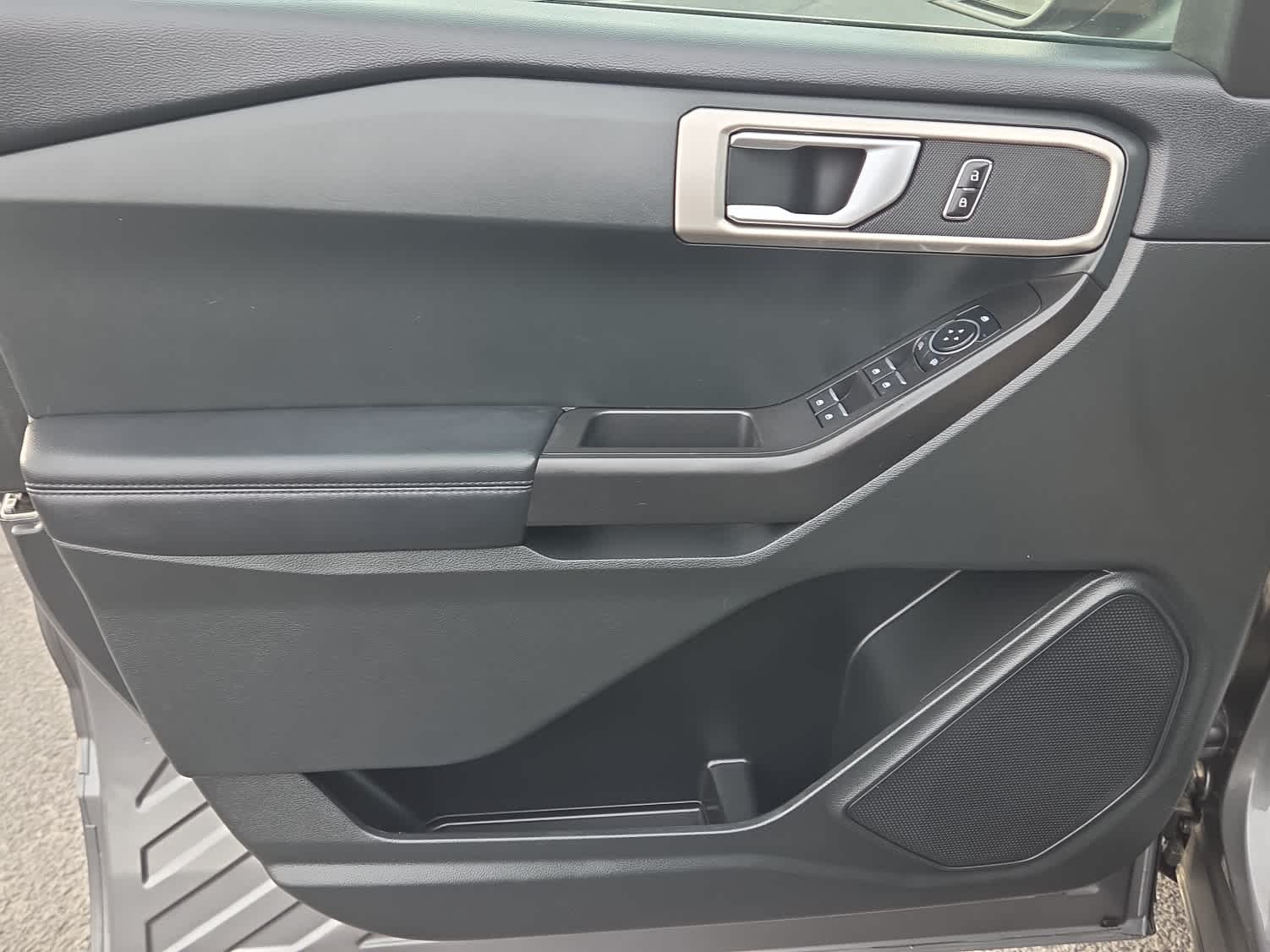 2023 Ford Explorer Base