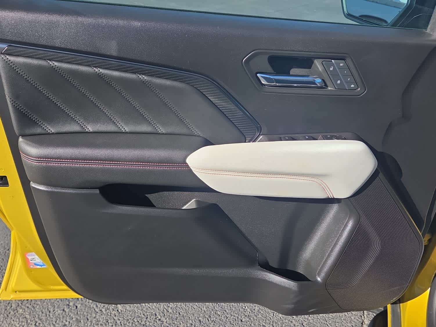 2023 GMC Canyon AT4X