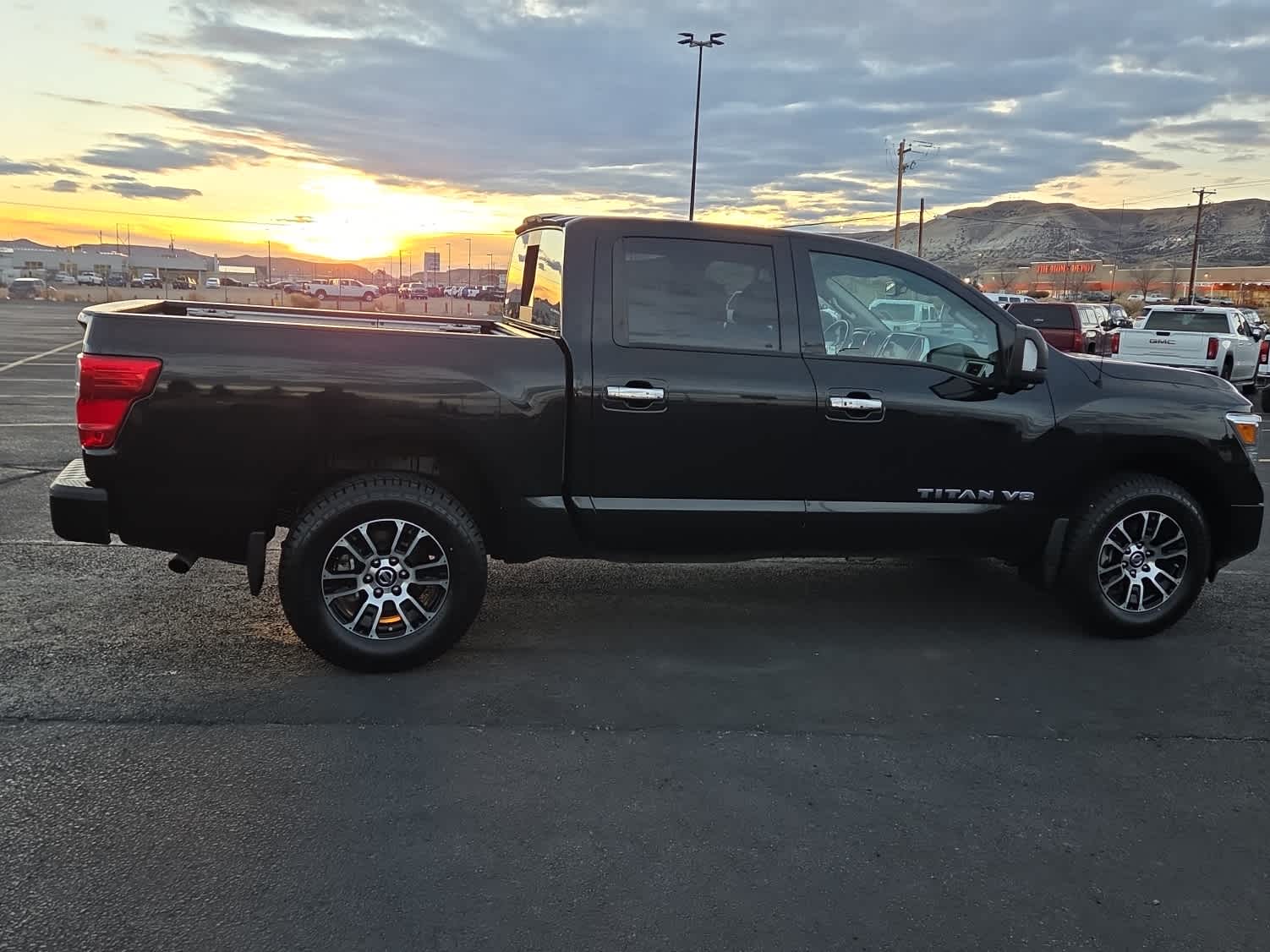 2020 Nissan TITAN Crew Cab SV 4x4