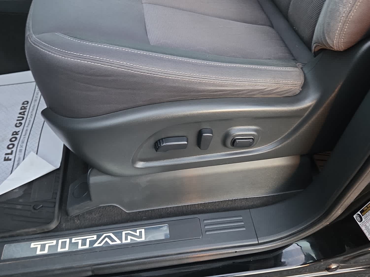 2020 Nissan TITAN Crew Cab SV 4x4