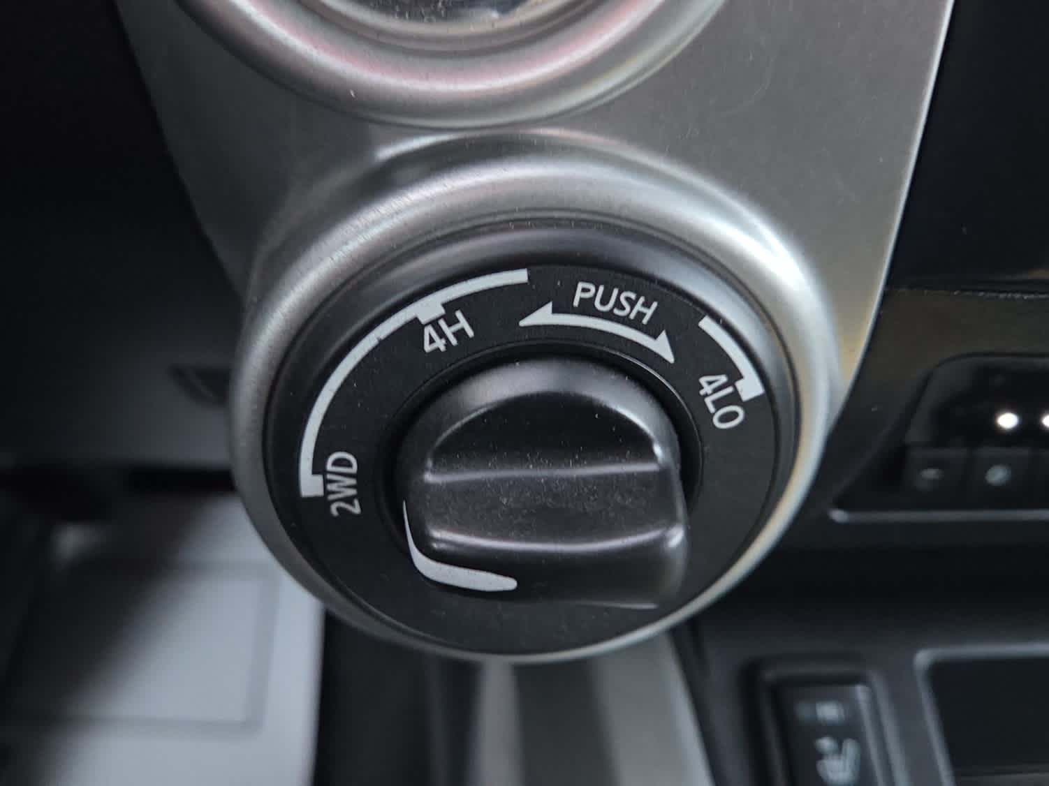 2020 Nissan TITAN Crew Cab SV 4x4