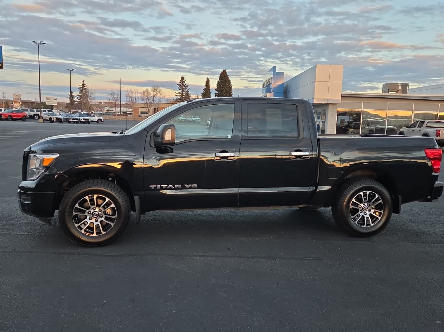 2020 Nissan TITAN Crew Cab SV 4x4