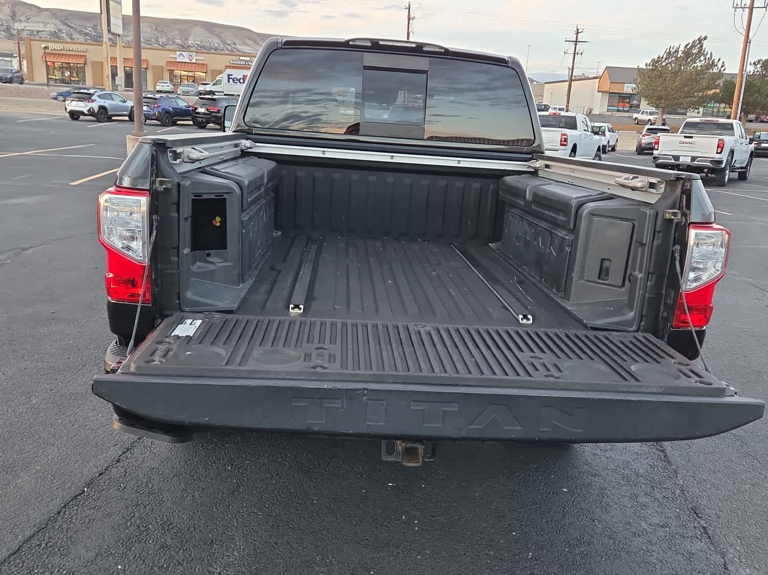 2020 Nissan TITAN Crew Cab SV 4x4