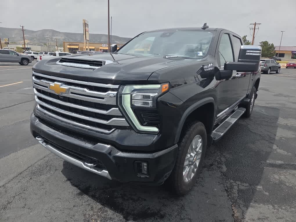 2024 Chevrolet Silverado HD High Country 4WD Crew Cab Short Box's photo