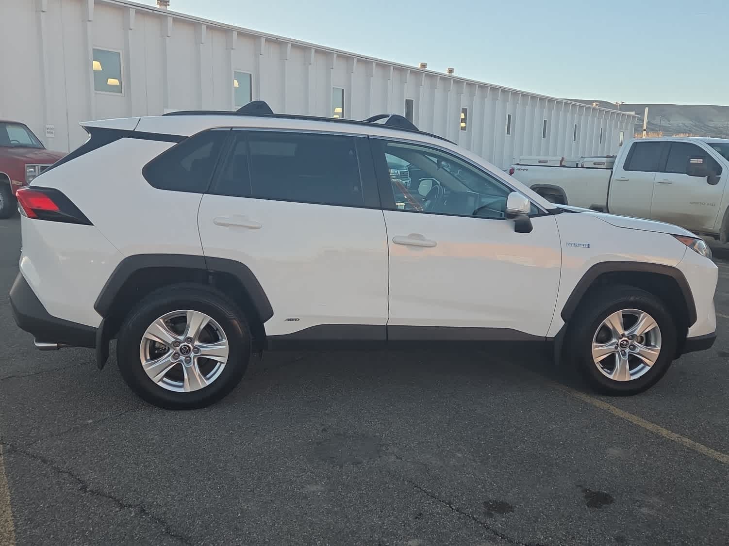 2020 Toyota RAV4 Hybrid XLE